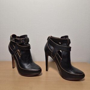 Badgley Mischka Feminine Office Siren Leather Bootie Strap Buckle Heels US 7.5